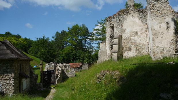 Sklabinský hrad, brána